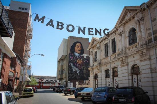 Stunning Maboneng Precinct Studio Apartment At 12 Decades Building ヨハネスブルグ エクステリア 写真
