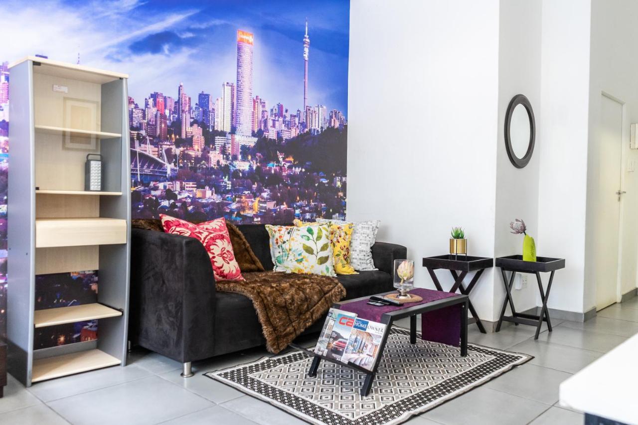 Stunning Maboneng Precinct Studio Apartment At 12 Decades Building ヨハネスブルグ エクステリア 写真