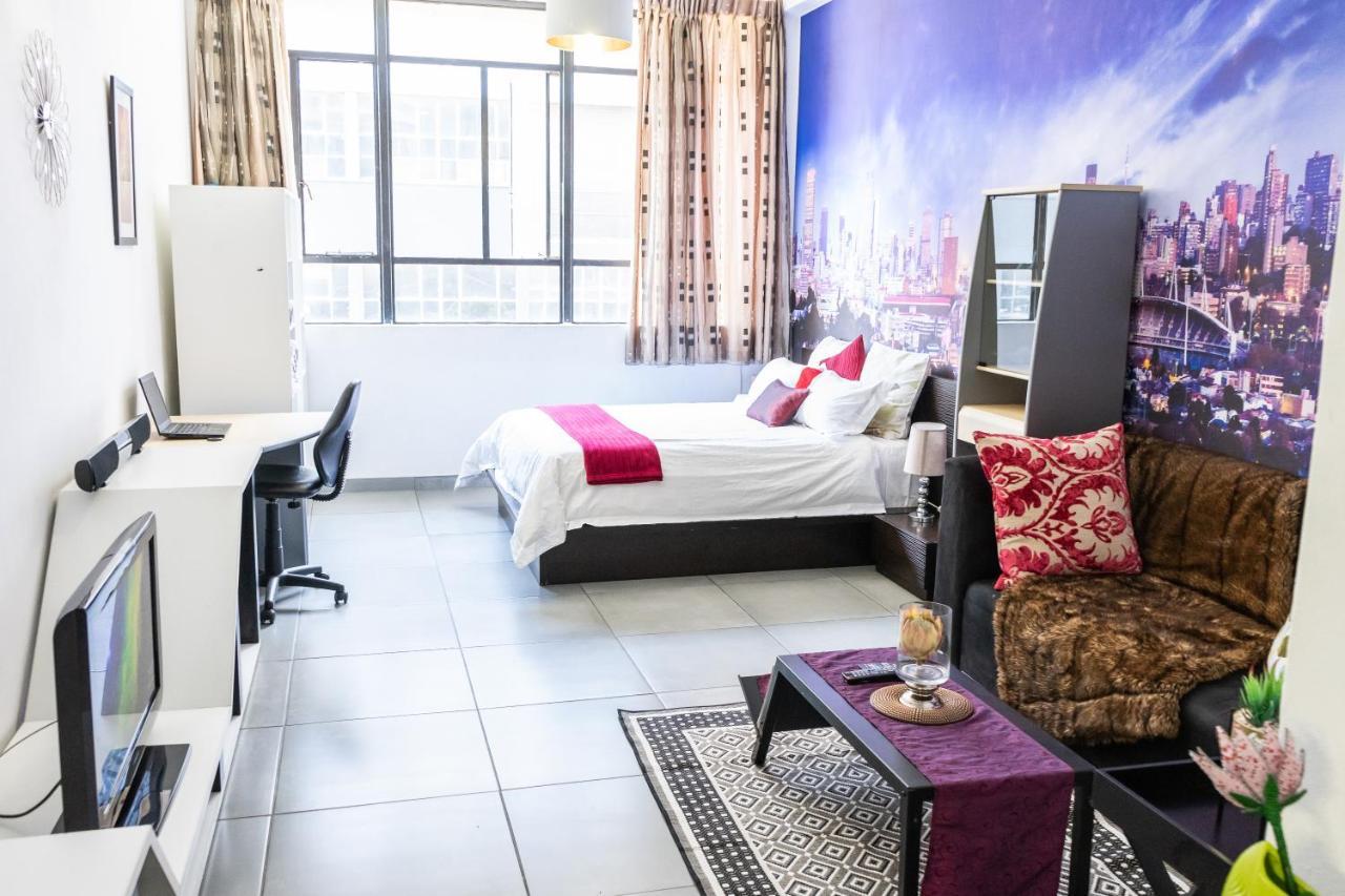 Stunning Maboneng Precinct Studio Apartment At 12 Decades Building ヨハネスブルグ エクステリア 写真