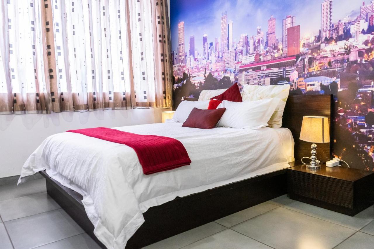 Stunning Maboneng Precinct Studio Apartment At 12 Decades Building ヨハネスブルグ エクステリア 写真