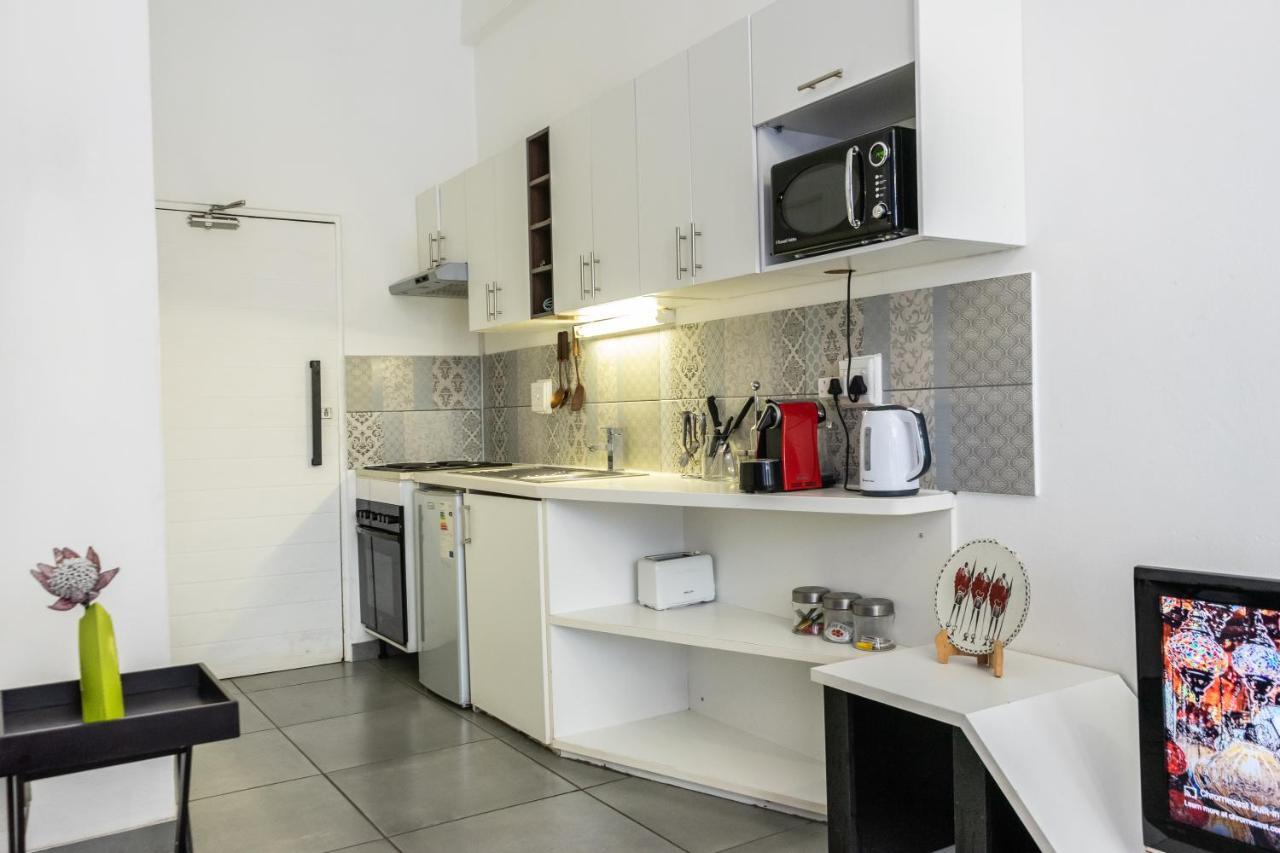 Stunning Maboneng Precinct Studio Apartment At 12 Decades Building ヨハネスブルグ エクステリア 写真